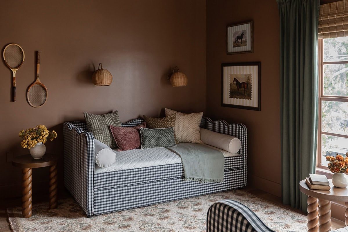 twin trundle bedroom