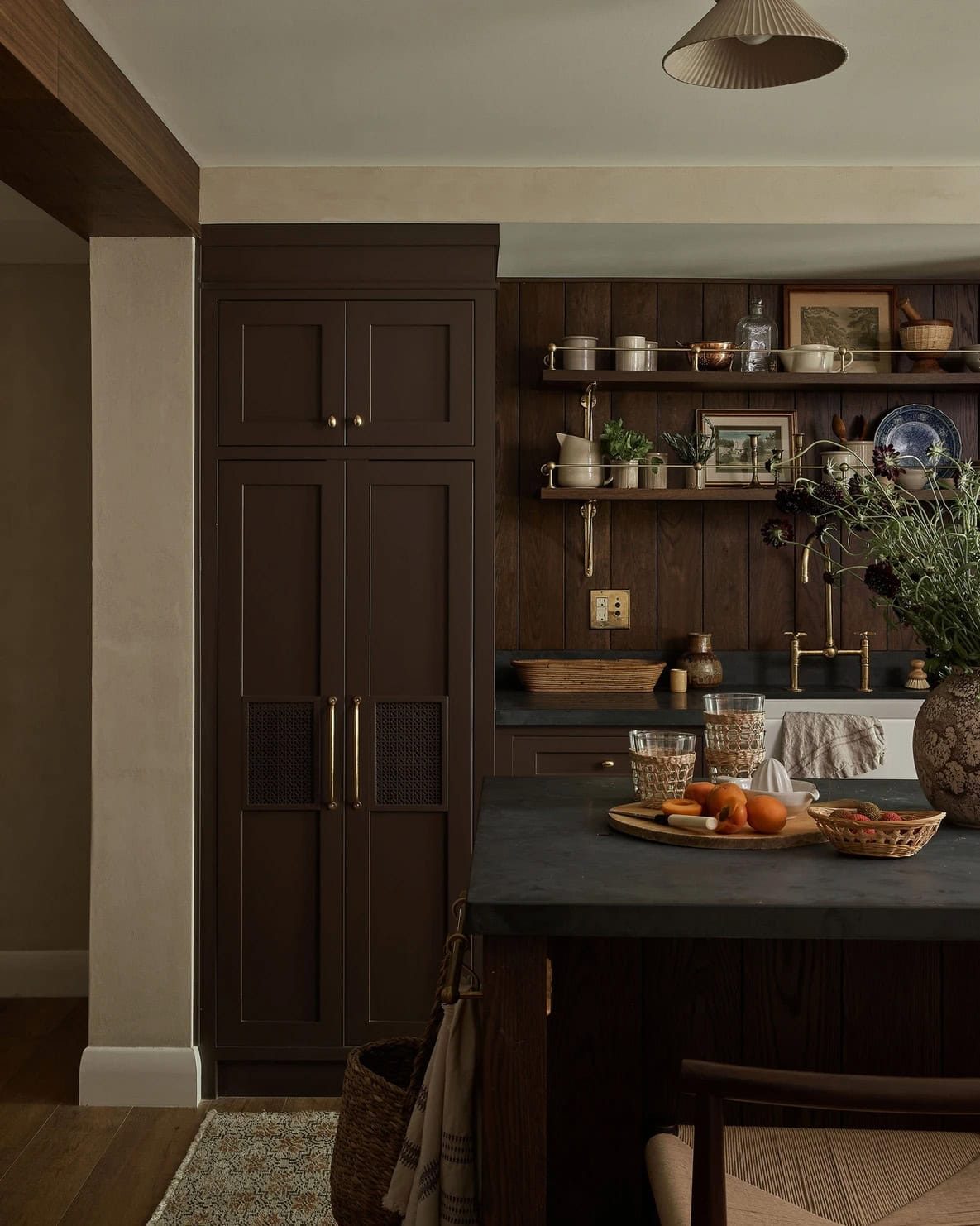 2025 kitchen trends: brown kitchens