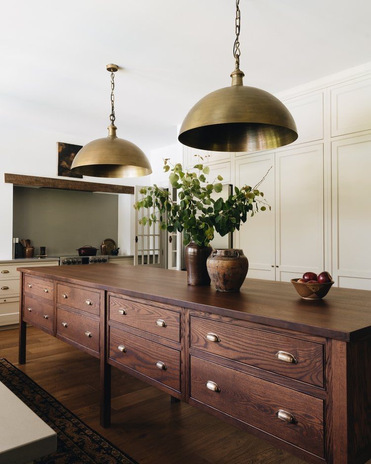 2025 kitchen trends: brown kitchens and wood tones